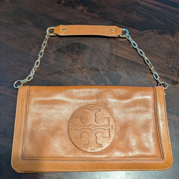 Tory Burch Handbags - Tory Burch Reva Tan Leather Clutch